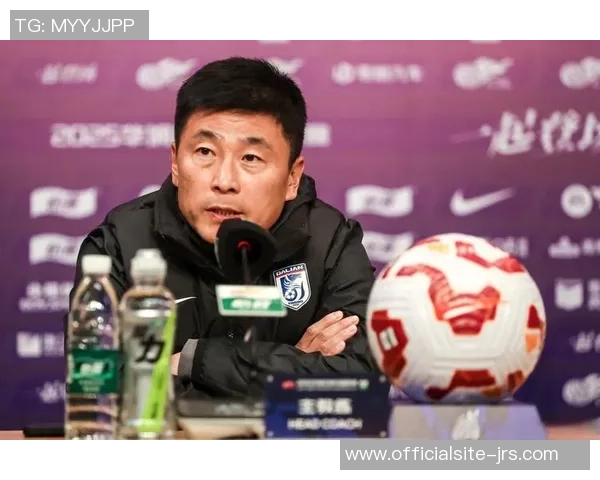 中超精彩对决回顾大连人对阵重庆重燃战火的经典重播分析 中超精彩对决回顾大连人对阵重庆重燃战火的经典重播分析