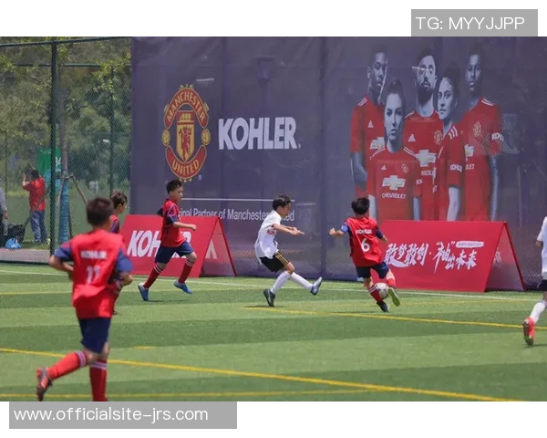 周强畅谈足球生涯中的挑战与成长分享精彩瞬间与未来展望