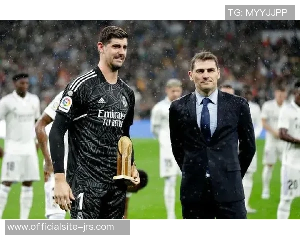 库尔图瓦的守门传奇与足球世界的辉煌瞬间 库尔图瓦的守门传奇与足球世界的辉煌瞬间